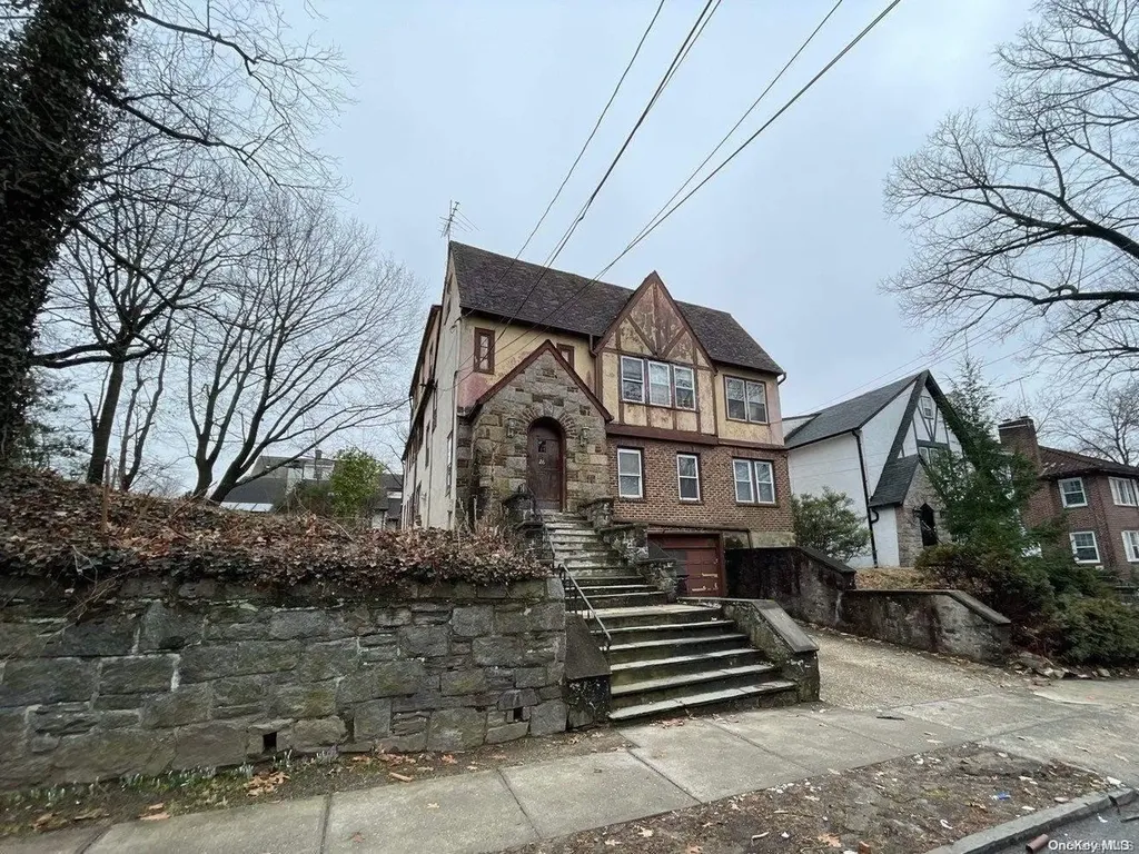 26 W Devonia Avenue Mount Vernon NY 10552