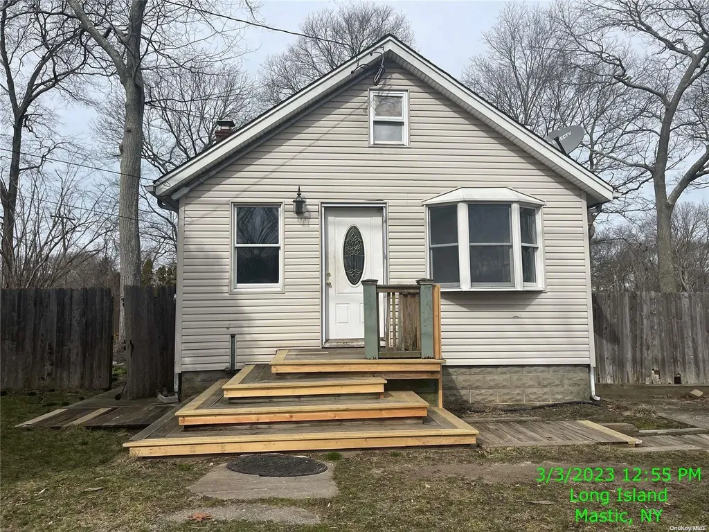 117 Patchogue Avenue Mastic NY 11950