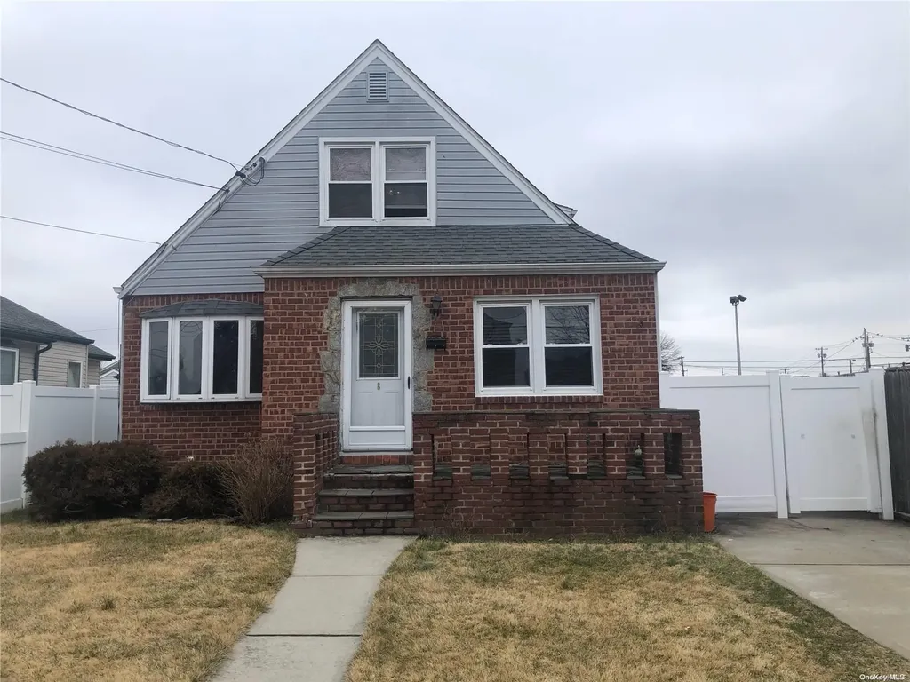 8 Gordon Avenue Westbury NY 11590