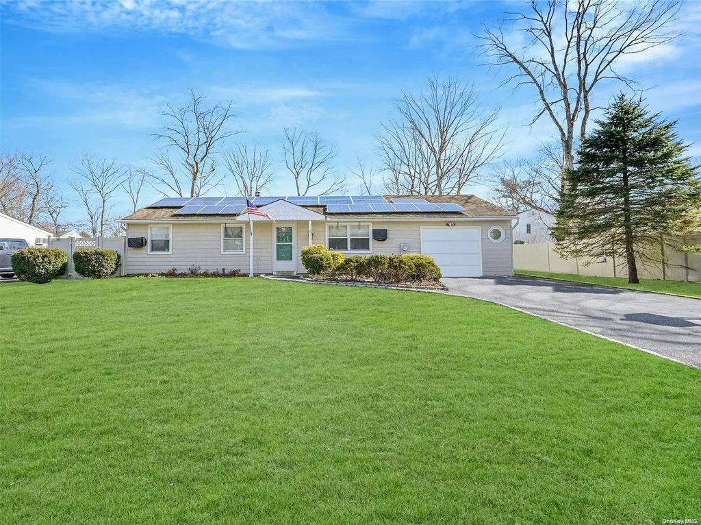 21 Highview Lane Ridge NY 11961