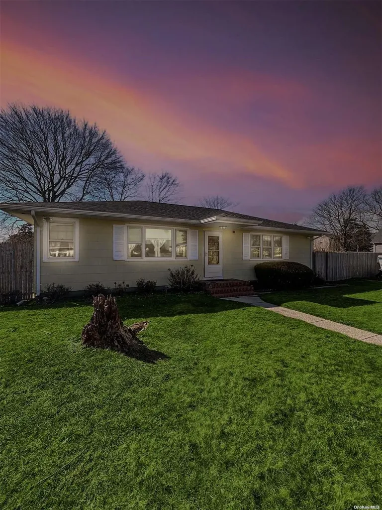 88 Bayview Drive Mastic Beach NY 11951