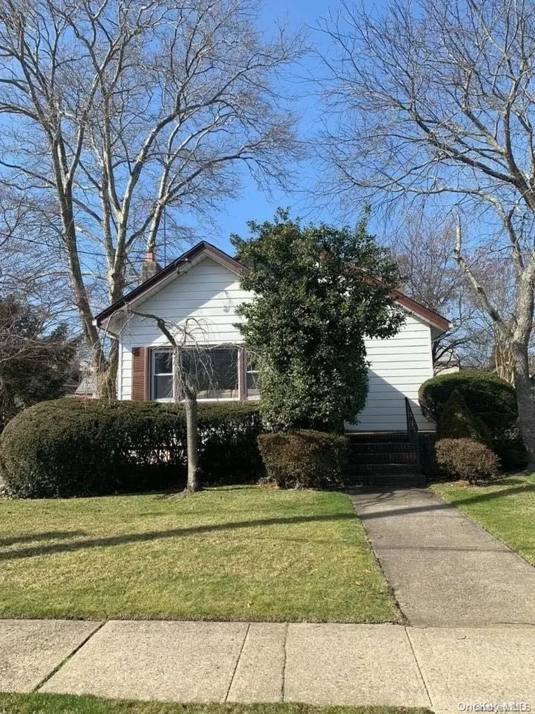 18 Windsor Road Baldwin NY 11510