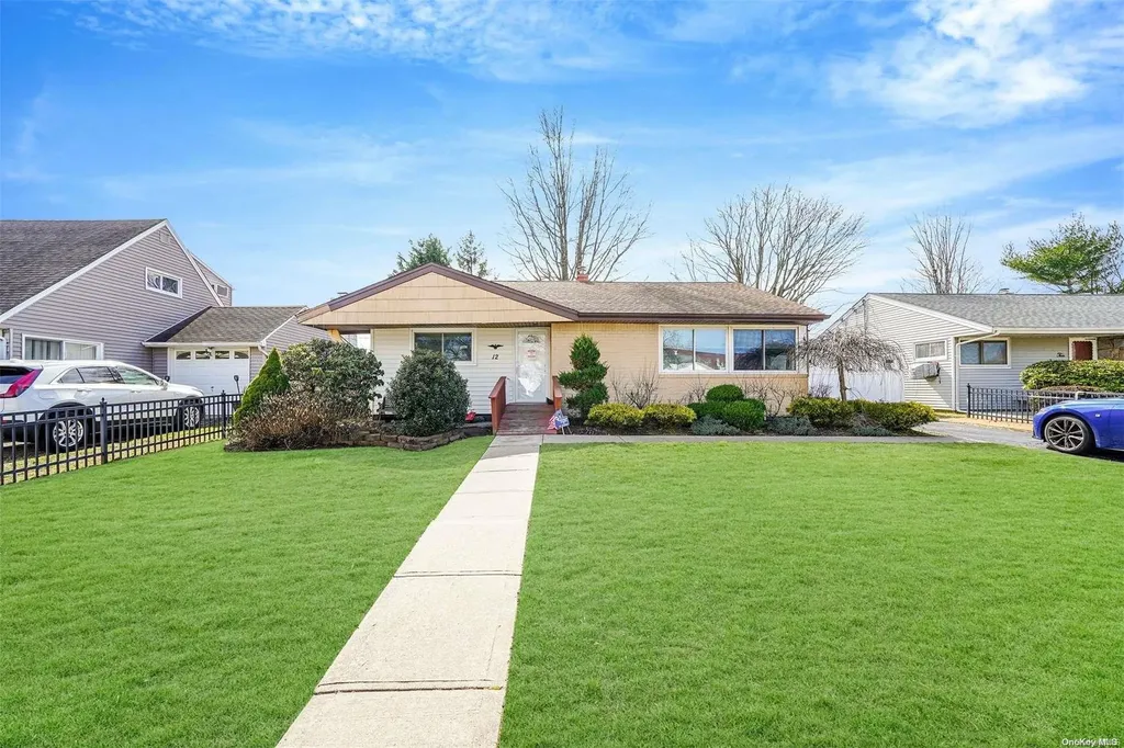 12 Mozart Lane Bethpage NY 11714