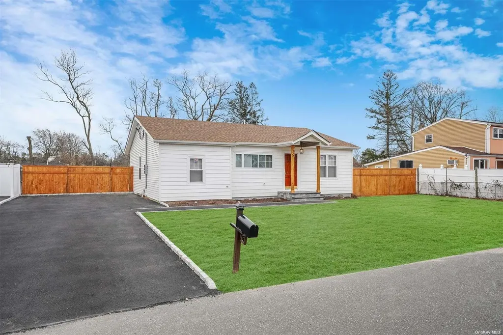 34 20th Avenue Bay Shore NY 11706