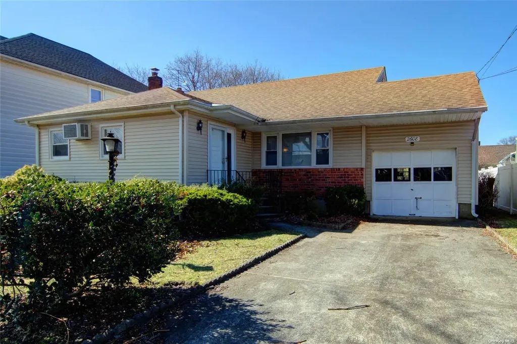2608 Loftus Avenue Oceanside NY 11572