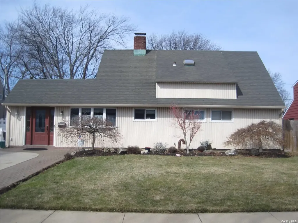 14 Deer Lane Wantagh NY 11793
