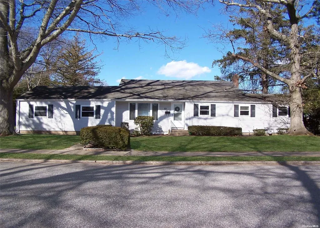 73 Bardolier Lane Bay Shore NY 11706