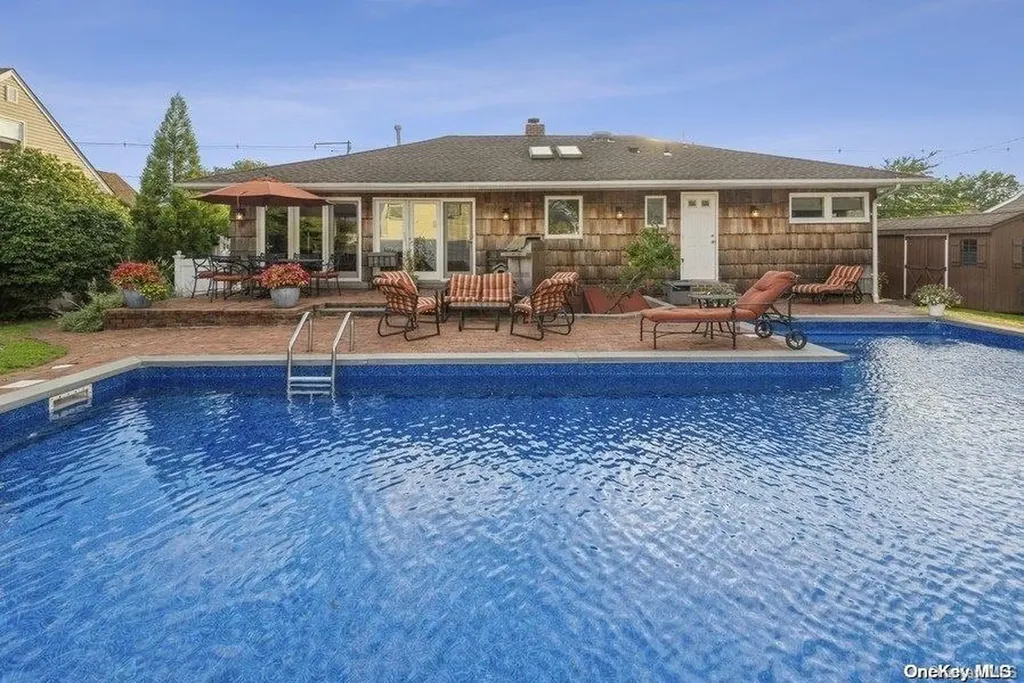 643 S Long Beach Avenue Freeport NY 11520
