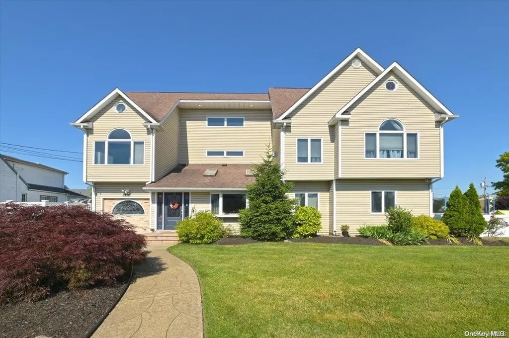 2390 Riverside Drive Wantagh NY 11793