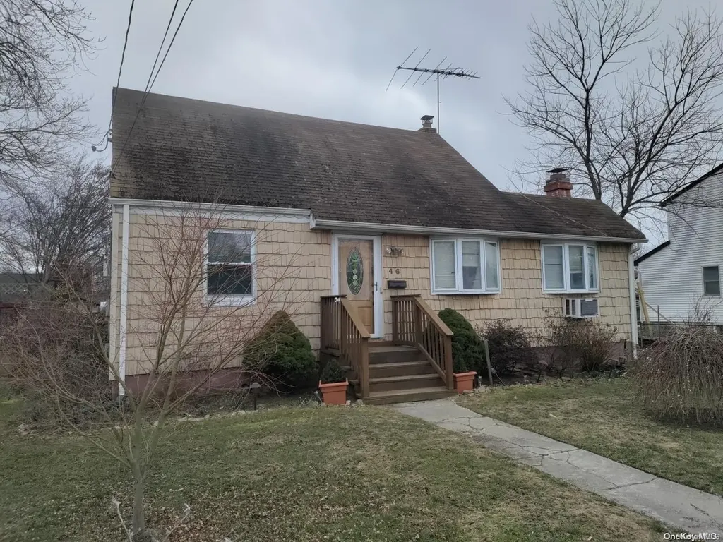 46 Alice Road West Islip NY 11795