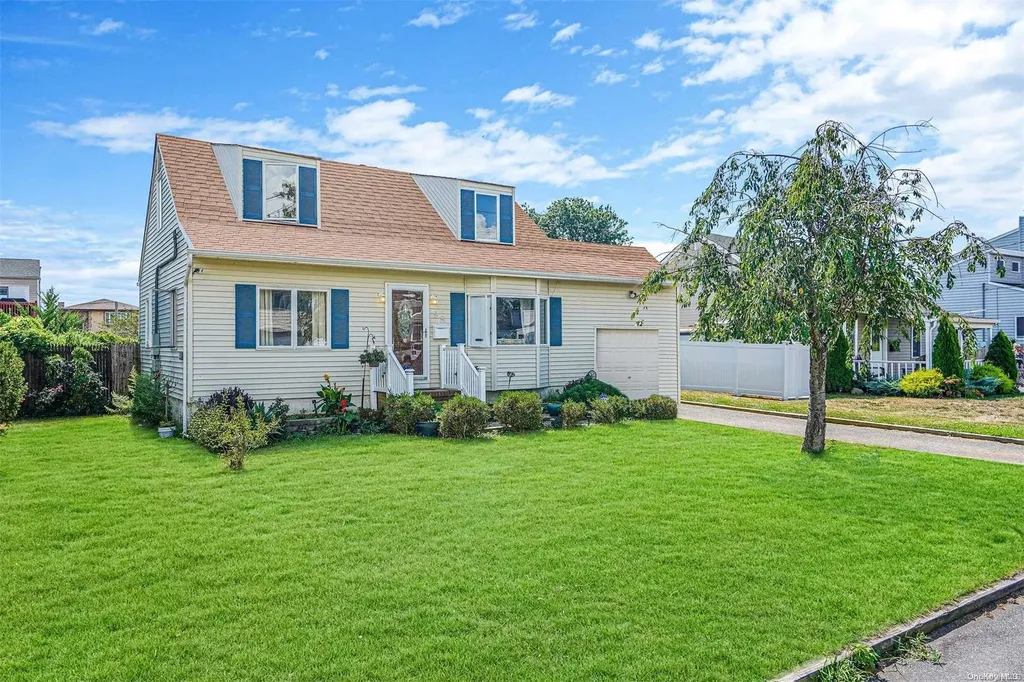 28 Taft Place Lindenhurst NY 11757