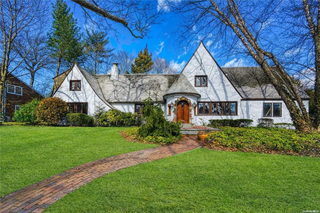 61 Nassau Drive Great Neck NY 11021
