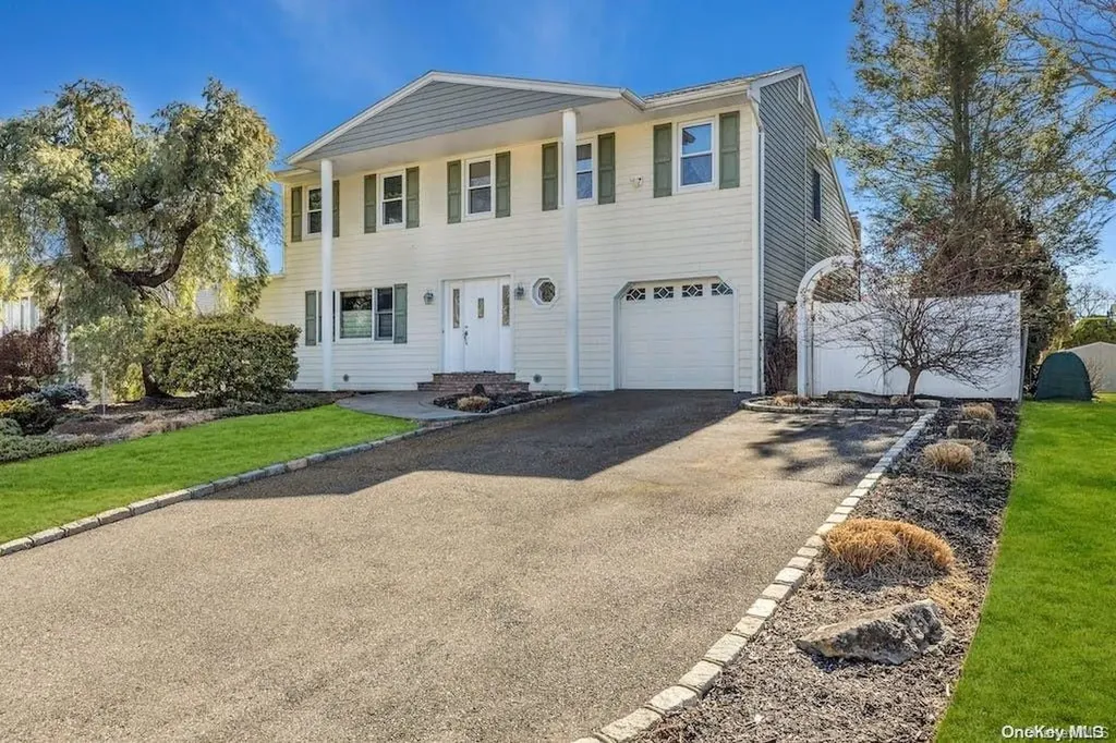 8 Wesleyan Road Commack NY 11725
