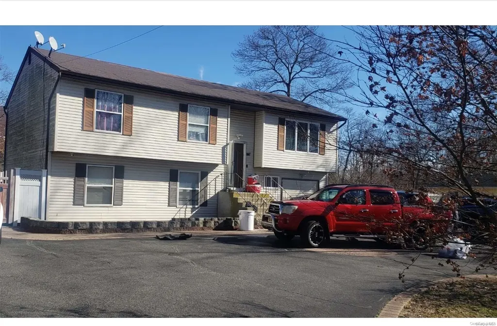 657 Wilson Boulevard Central Islip NY 11722