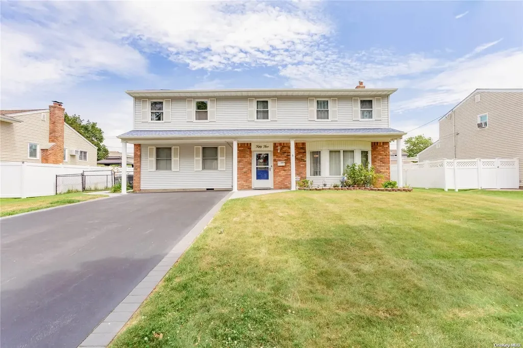 55 Primrose Lane Kings Park NY 11754