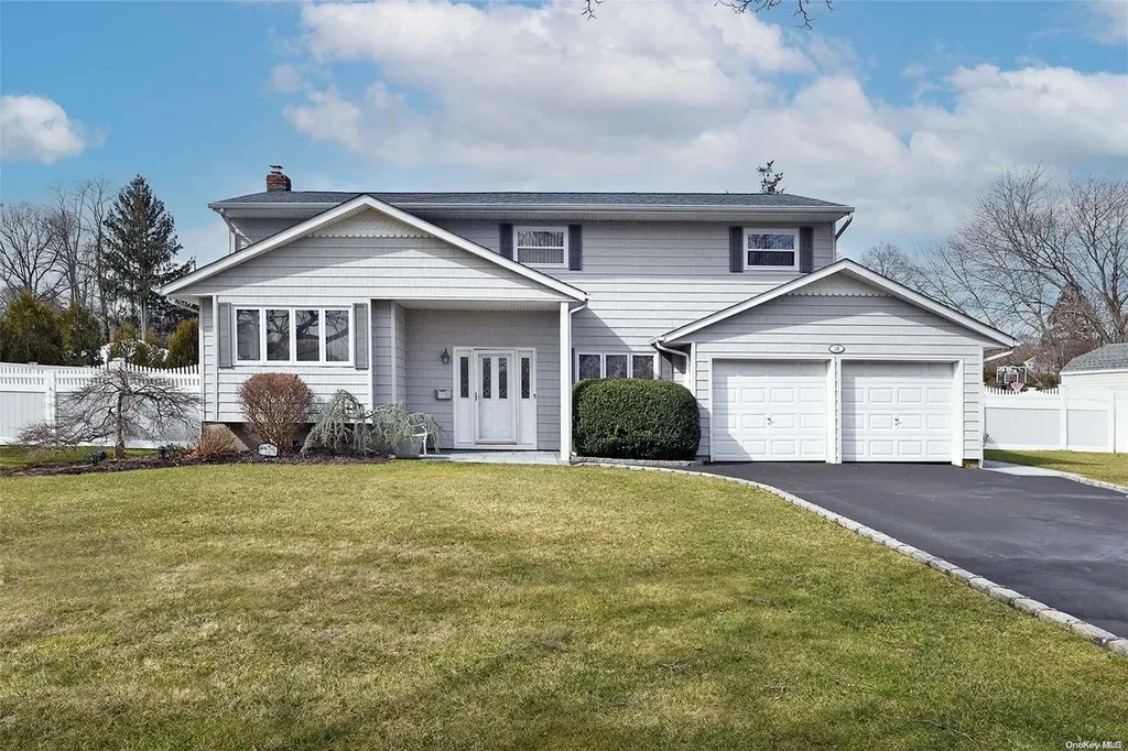 10 Iroquois Lane Commack NY 11725