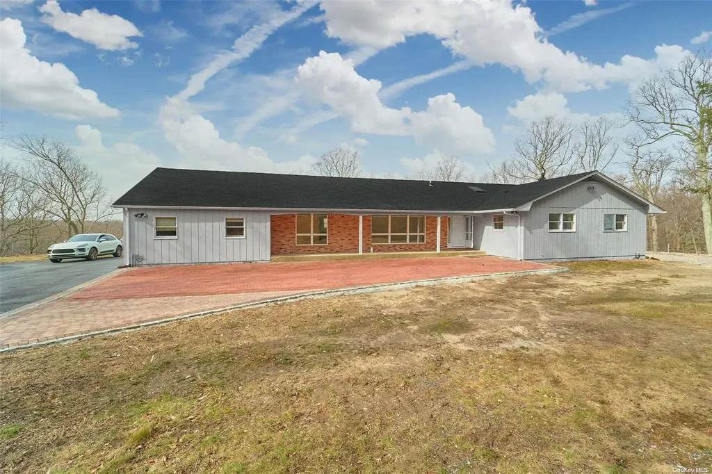 2 Seaward Court Cold Spring Harbor NY 11724