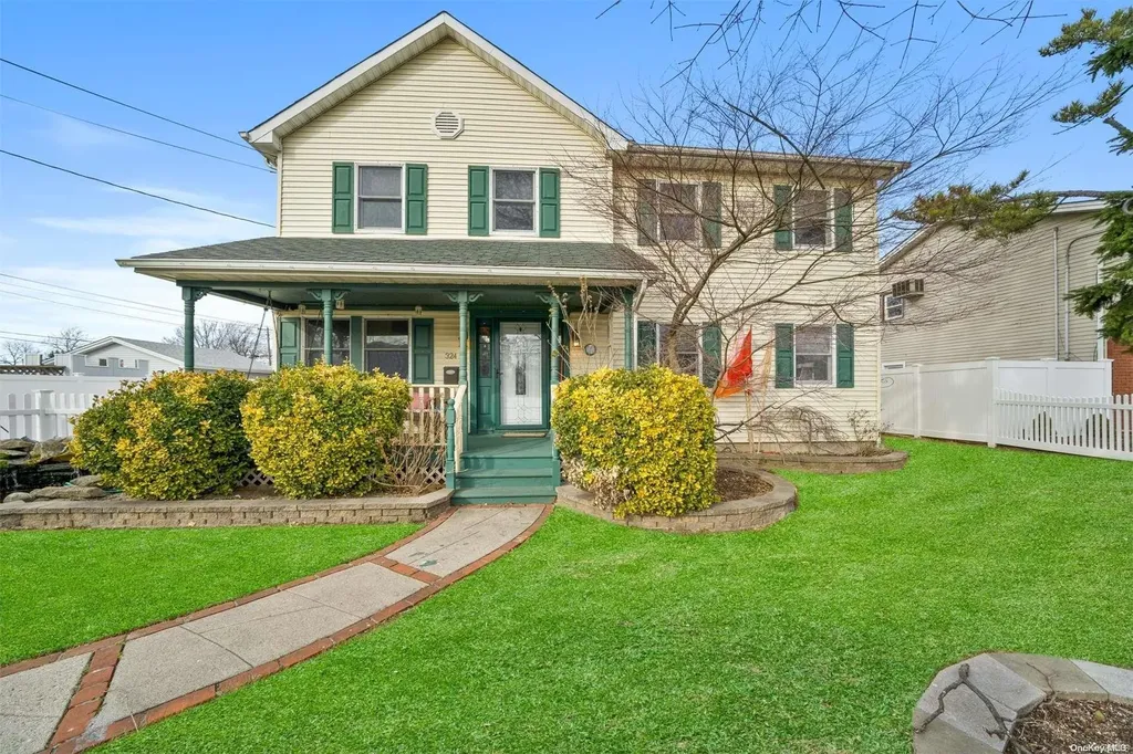 324 43rd Street Lindenhurst NY 11757