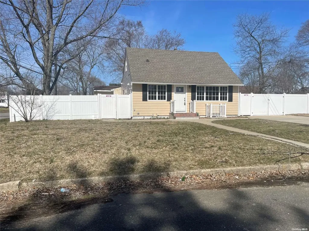 21 E Walnut Street Central Islip NY 11722
