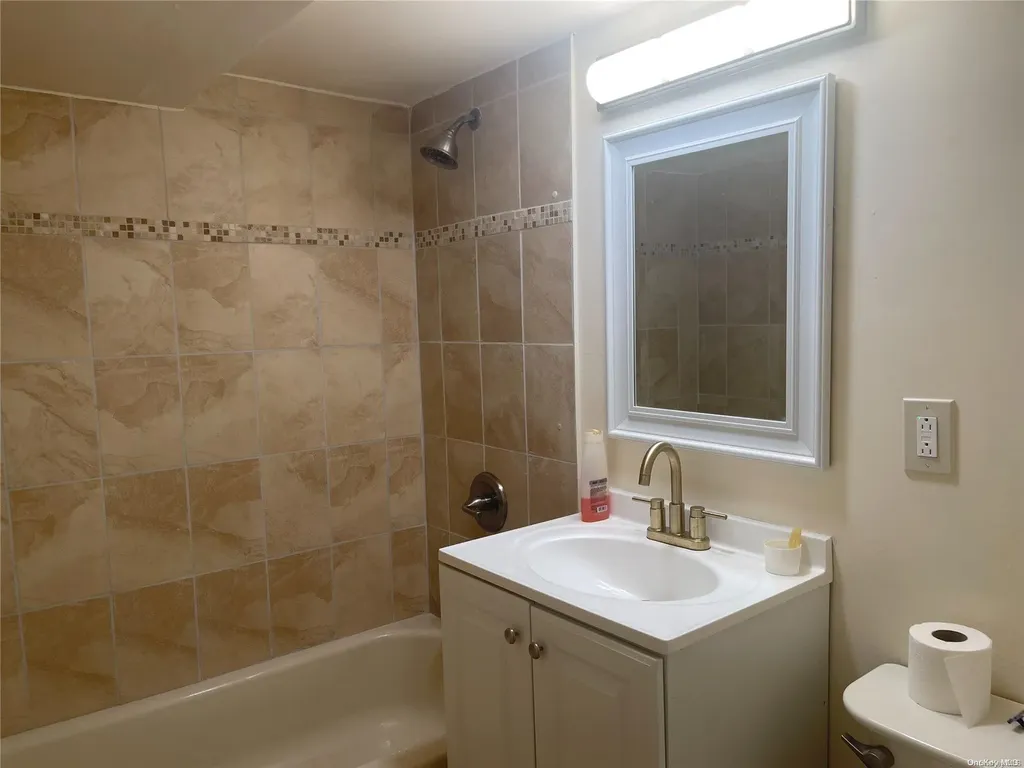 21 E Walnut Street Central Islip NY 11722