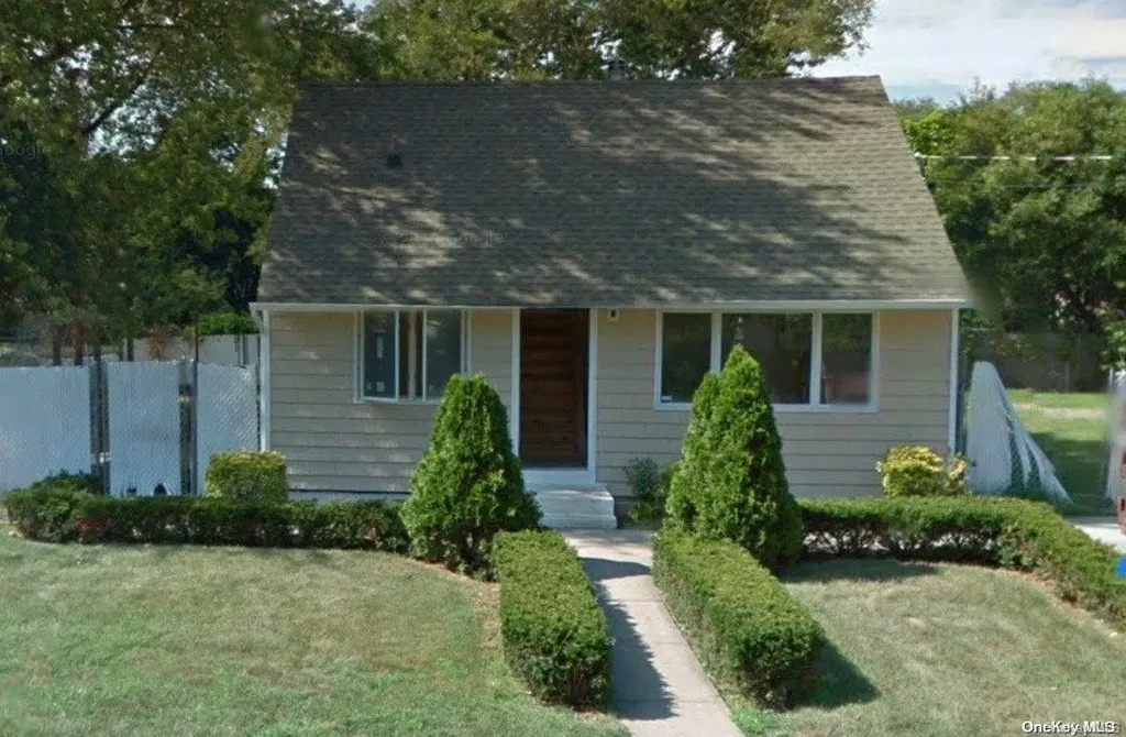 21 E Walnut Street Central Islip NY 11722