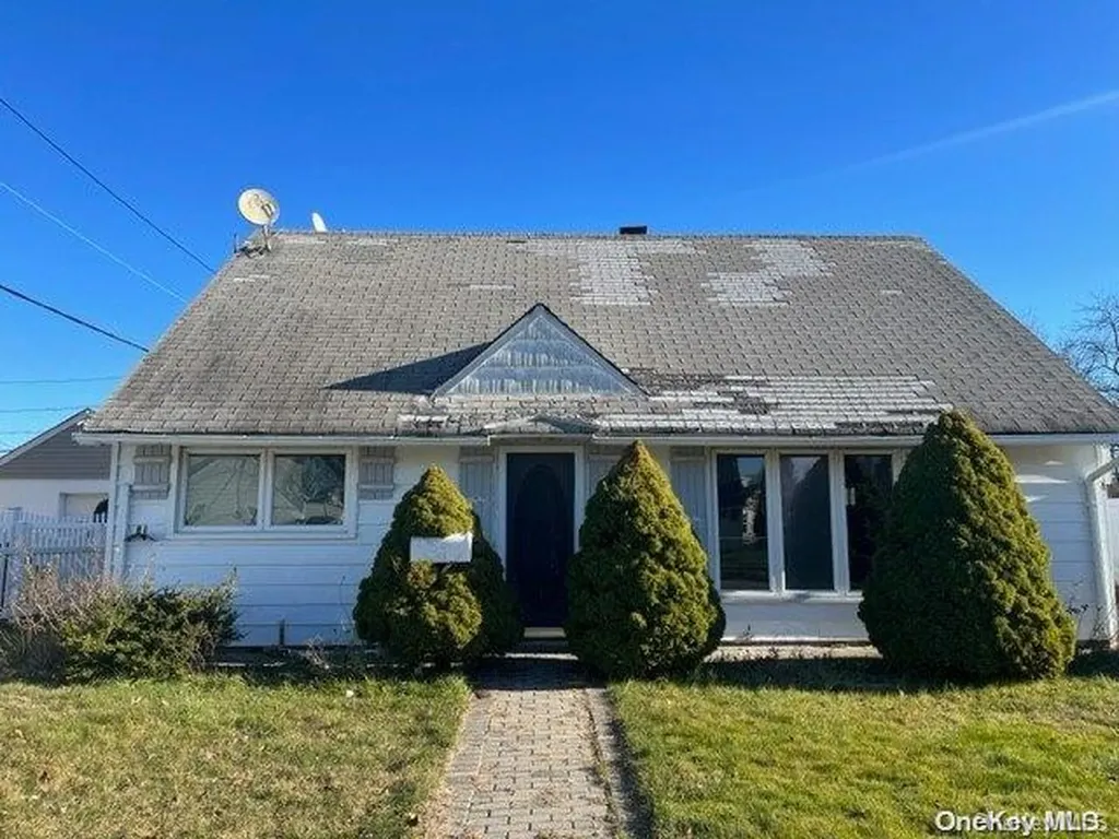 95 Barbara Lane Levittown NY 11756