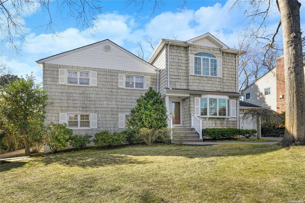 127 Bengeyfield Drive East Williston NY 11596