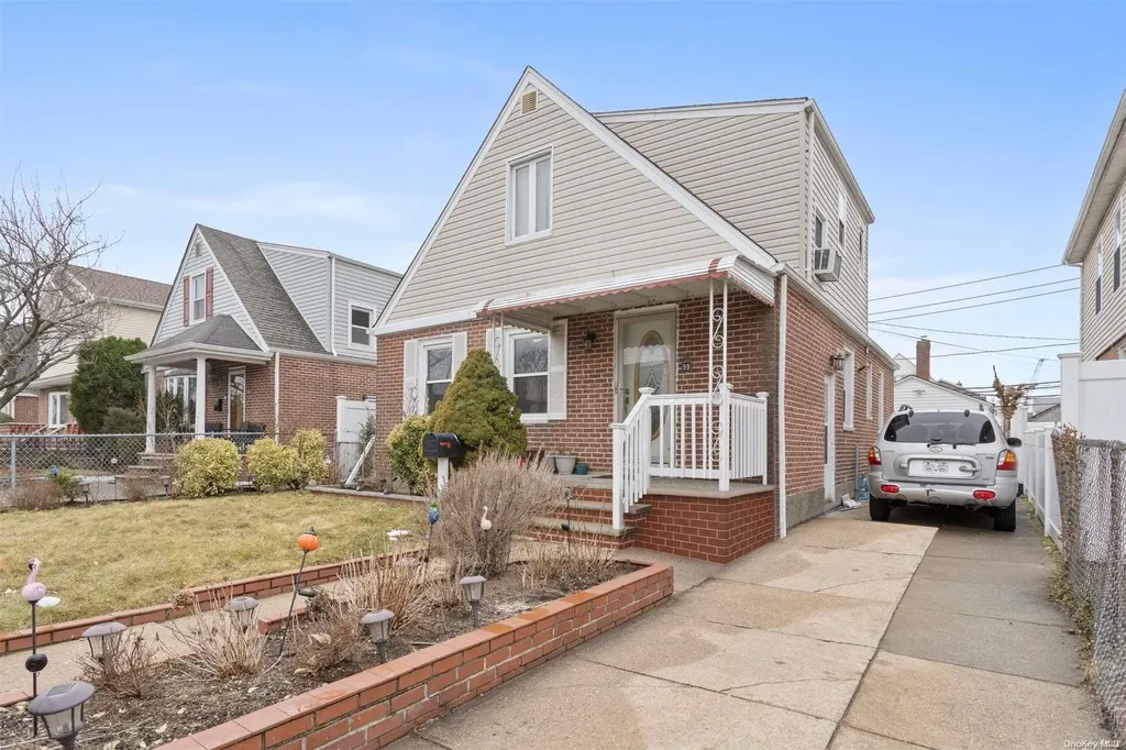 99 Warwick Road Elmont NY 11003