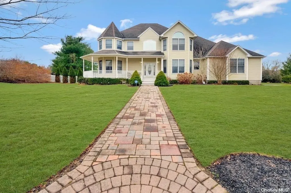 69 Meadow Path Wading River NY 11792