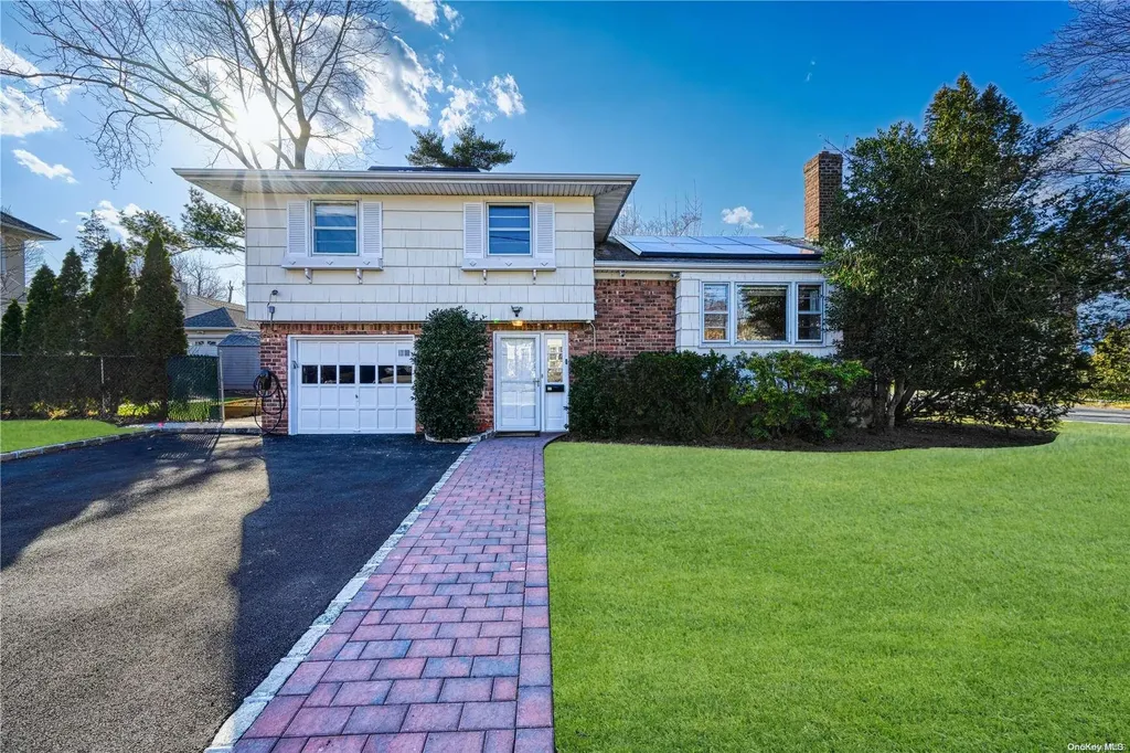 66 Berkshire Road Great Neck NY 11023