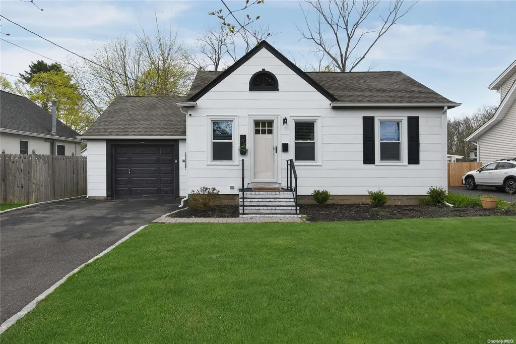 191 Maple Avenue Smithtown NY 11787