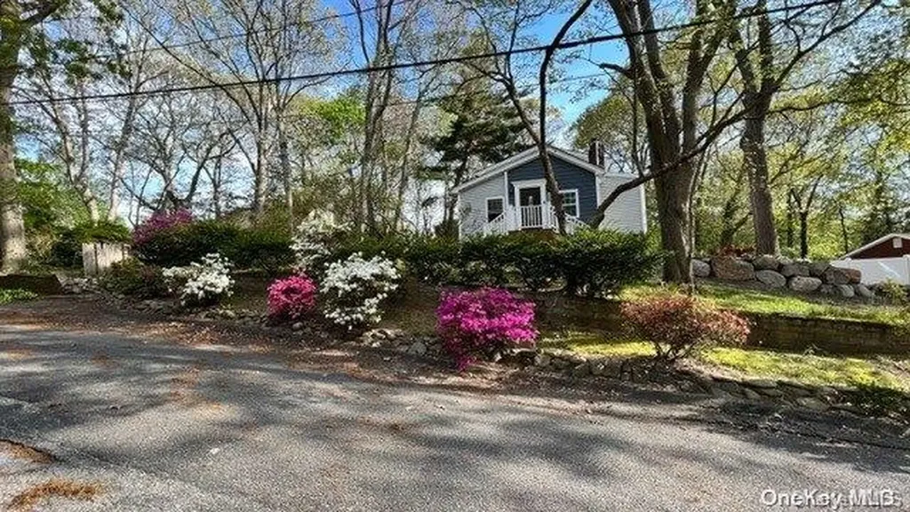26 Patchogue Road Sound Beach NY 11789