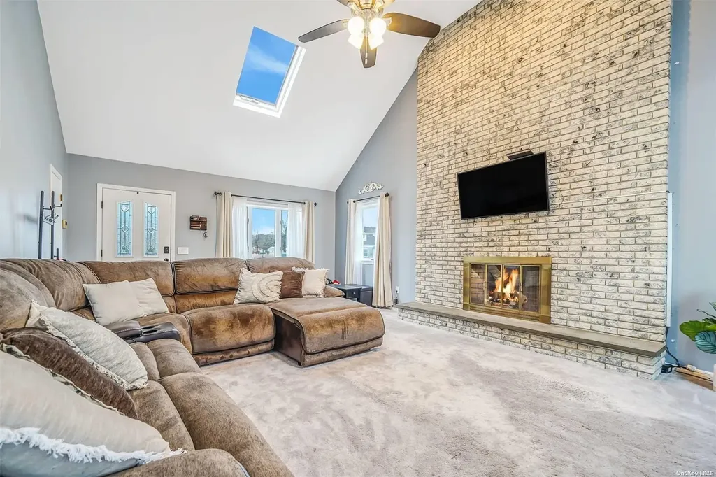 27 Park Boulevard Yaphank NY 11980