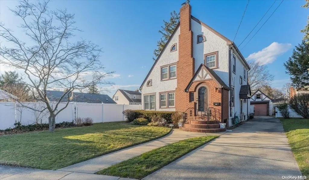 59 Buckingham Place Lynbrook NY 11563