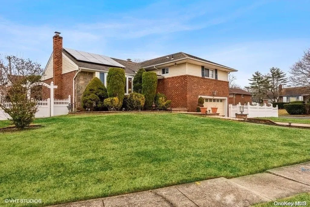 844 Leonard Drive Westbury NY 11590