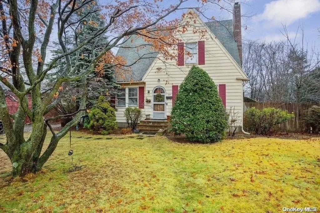 1337 Potter Boulevard Bay Shore NY 11706