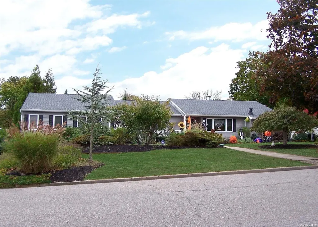 4 Brendan Gate Middle Island NY 11953