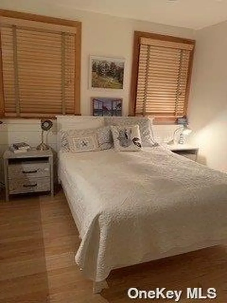 45 Evergreen Walk Seaview NY 11770