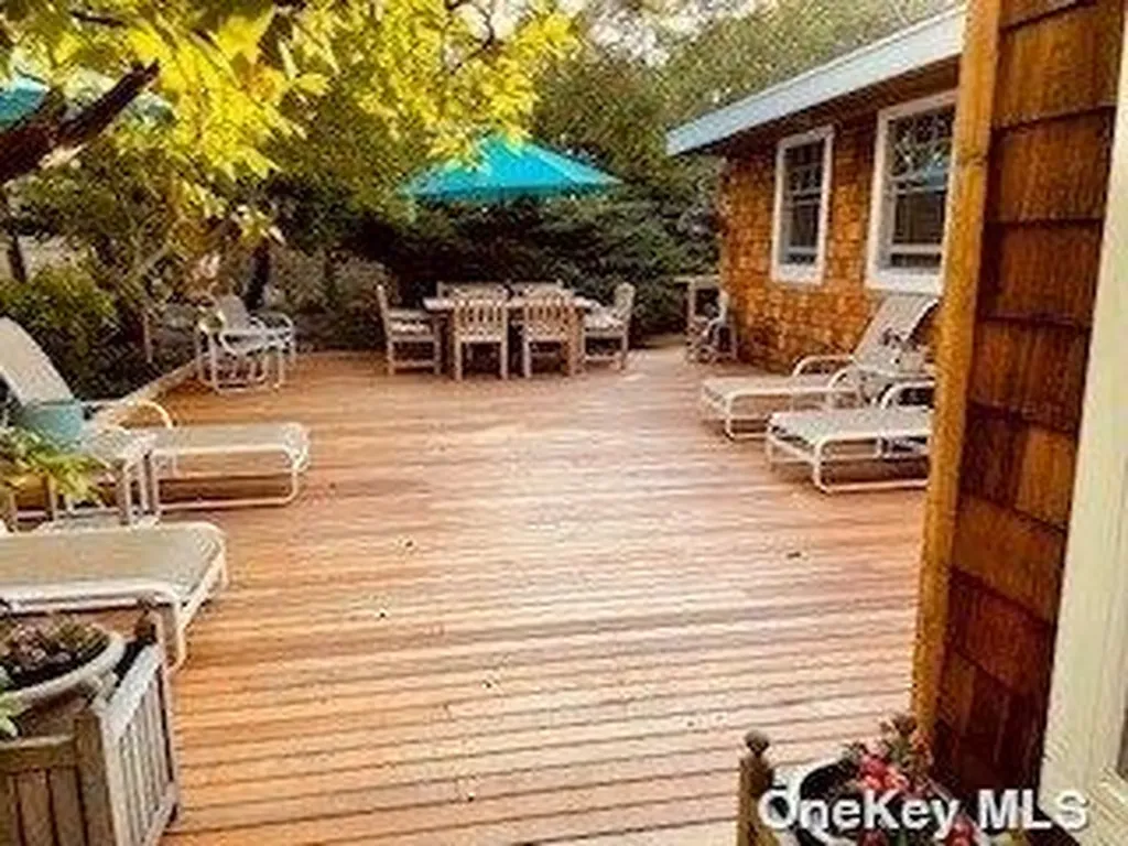45 Evergreen Walk Seaview NY 11770