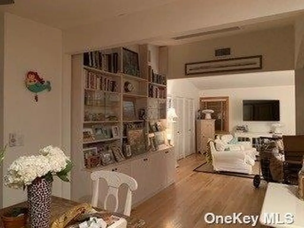 45 Evergreen Walk Seaview NY 11770
