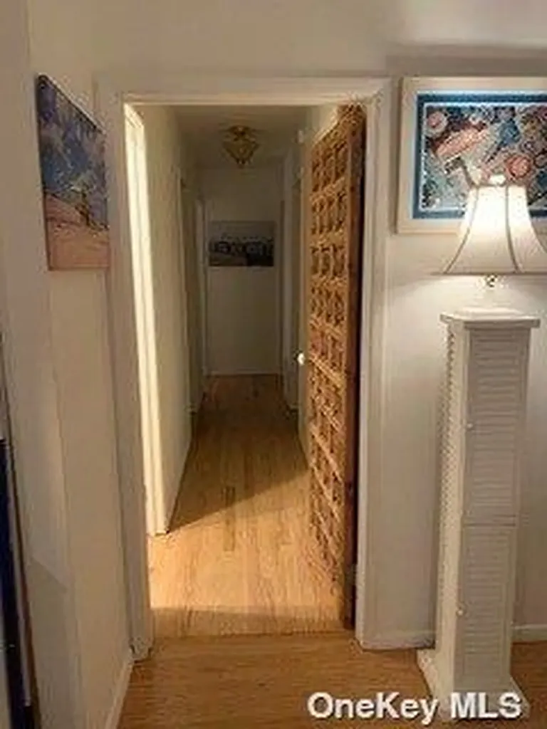 45 Evergreen Walk Seaview NY 11770