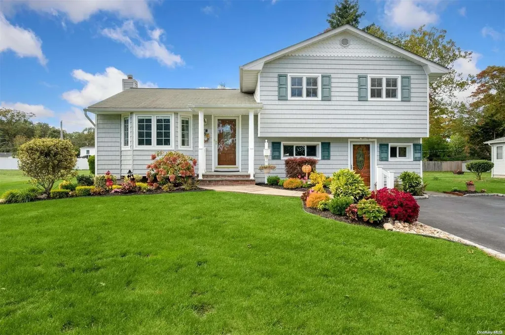 34 Smiths Lane Commack NY 11725