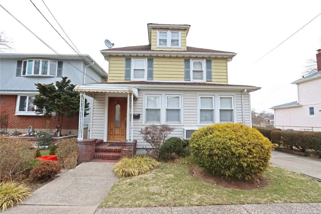 121 Lucille Avenue Elmont NY 11003
