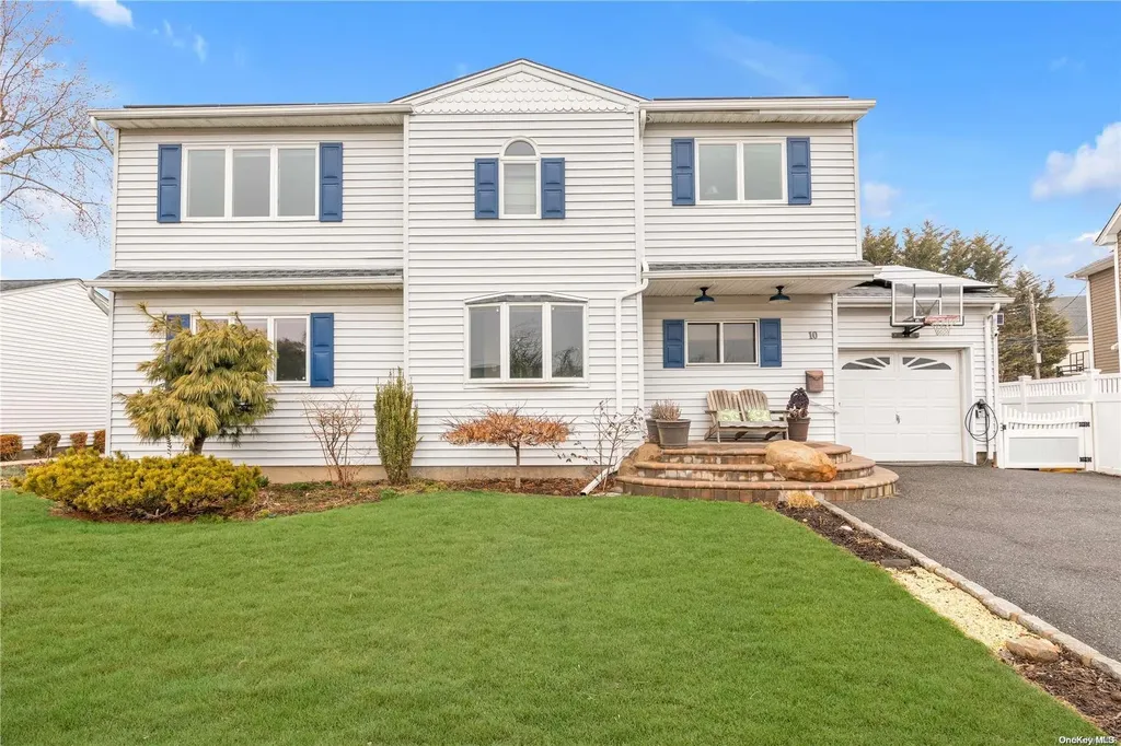 10 Lillian Lane Plainview NY 11803