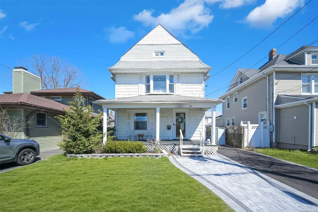 53 Thorne Street Patchogue NY 11772