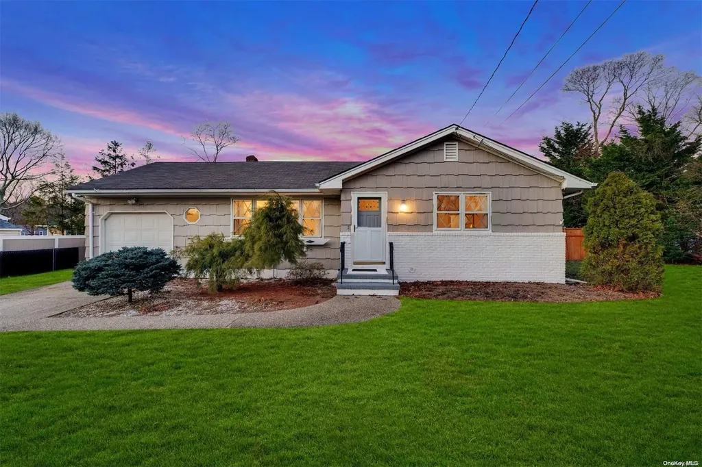 20 Yale Drive Hampton Bays NY 11946