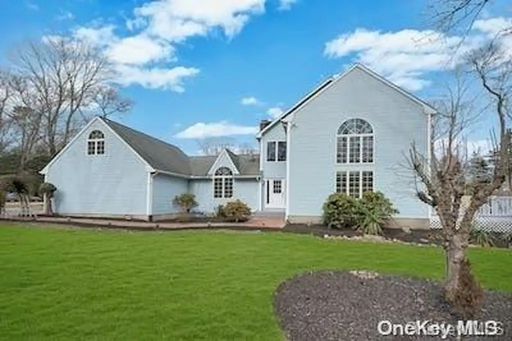 106 Squiretown Road Hampton Bays NY 11946