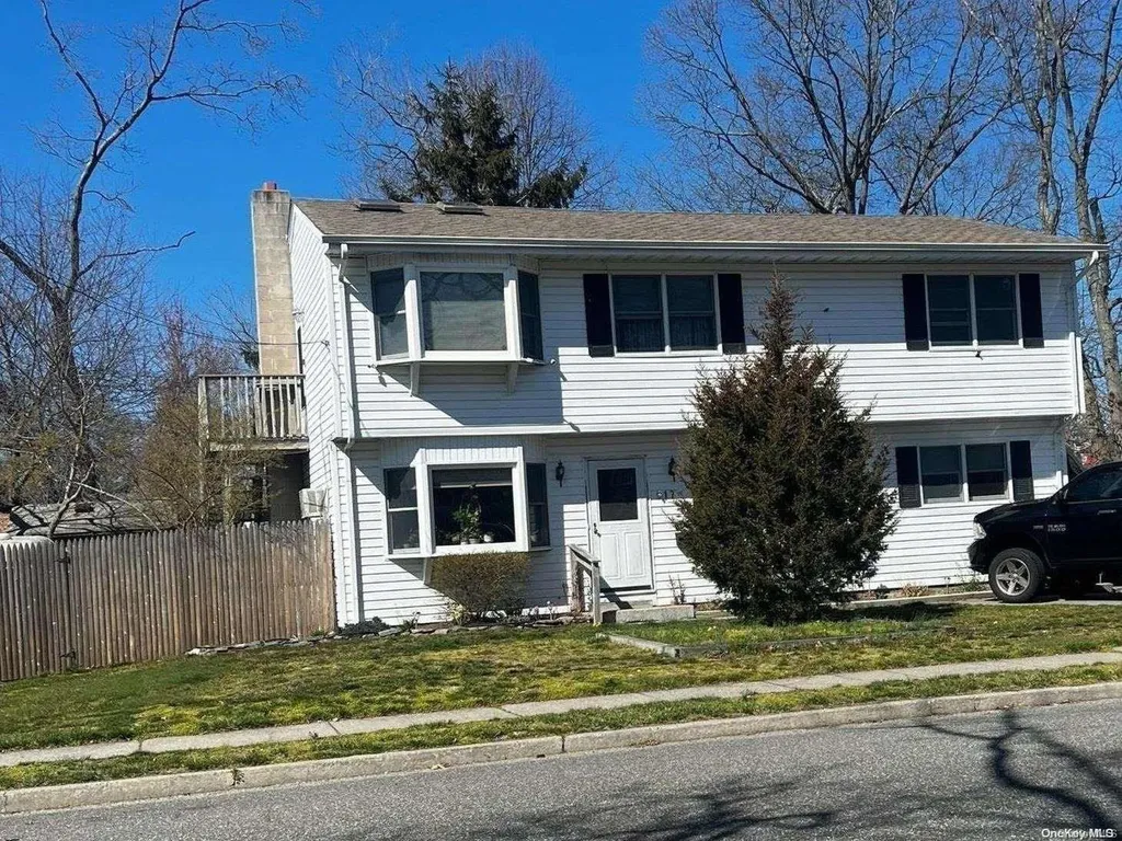 17 Manhattan Boulevard Islip Terrace NY 11752