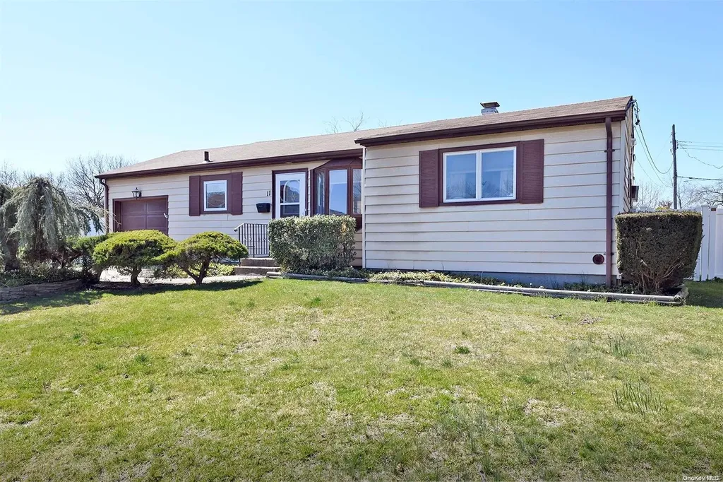 11 Karen Avenue Plainview NY 11803