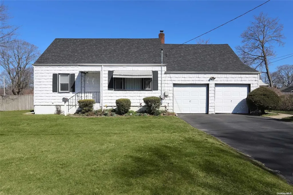 13 William Avenue Central Islip NY 11722